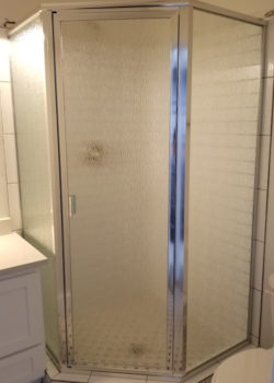 Framed neo angle shower enclosure with rain glass 
